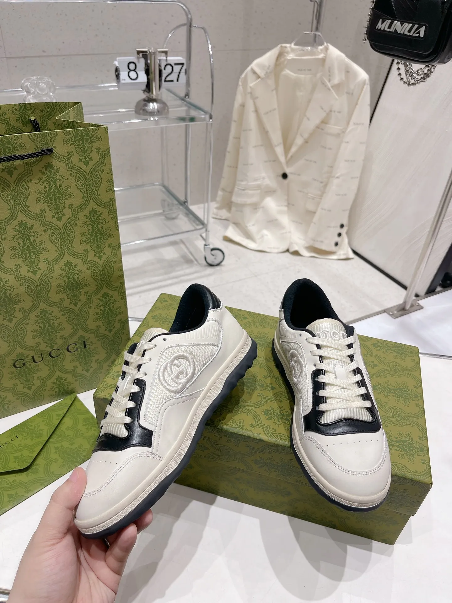 👟👟Ex-factory price 520👟👟 Gucci Gucci 2023 latest hot model MAC80 sneakers, couple style, casual, retro, old, dirty shoes, small dirty shoes, white shoes, original purchase, development, production, Gucci MAC80 new hot model series. The exquisite and compact interlocking double G logo romantically interprets the aesthetic concept of this series. Made of off-white leather, retro inspiration is cleverly integrated into the design of sports shoes, reinterpreting the brand logo. Fabric: Original custom imported first-layer cowhide. Lining: Original custom imported breathable mesh. Outsole: Original molded two-color TPU outsole. Sole thickness: 3CM. Size: Women's 35-40 / Men's 39-45.